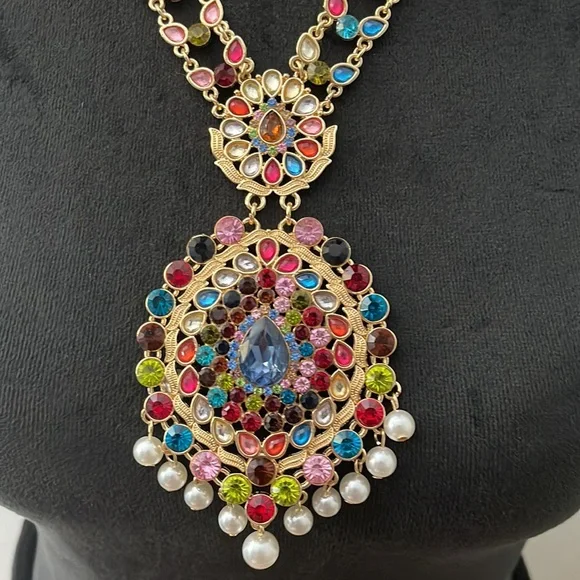 Large Gold Pendant Necklace - Picture 3 of 12